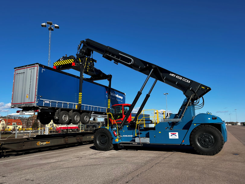Sweden’s Port of Trelleborg receives Konecranes reach stacker to support growing intermodal traffic